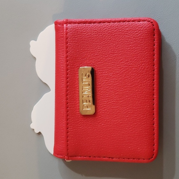 Snoopy on red doghouse id wallet NWT - Picture 4 of 4